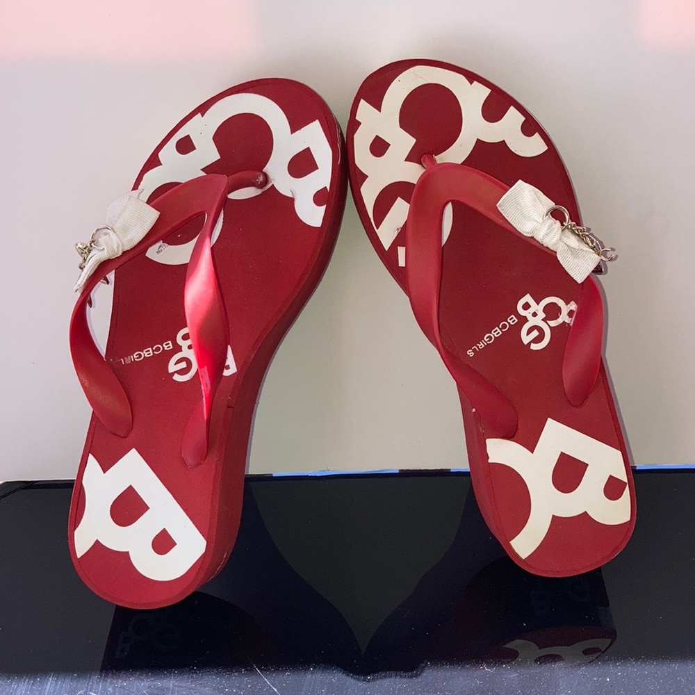 BCBG 1 1/2 inch Platform Sandals